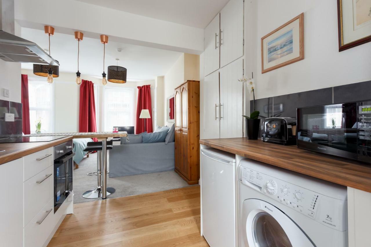 Stylish Town Centre Apartment Close To Beach And Shops Bournemouth Exteriör bild
